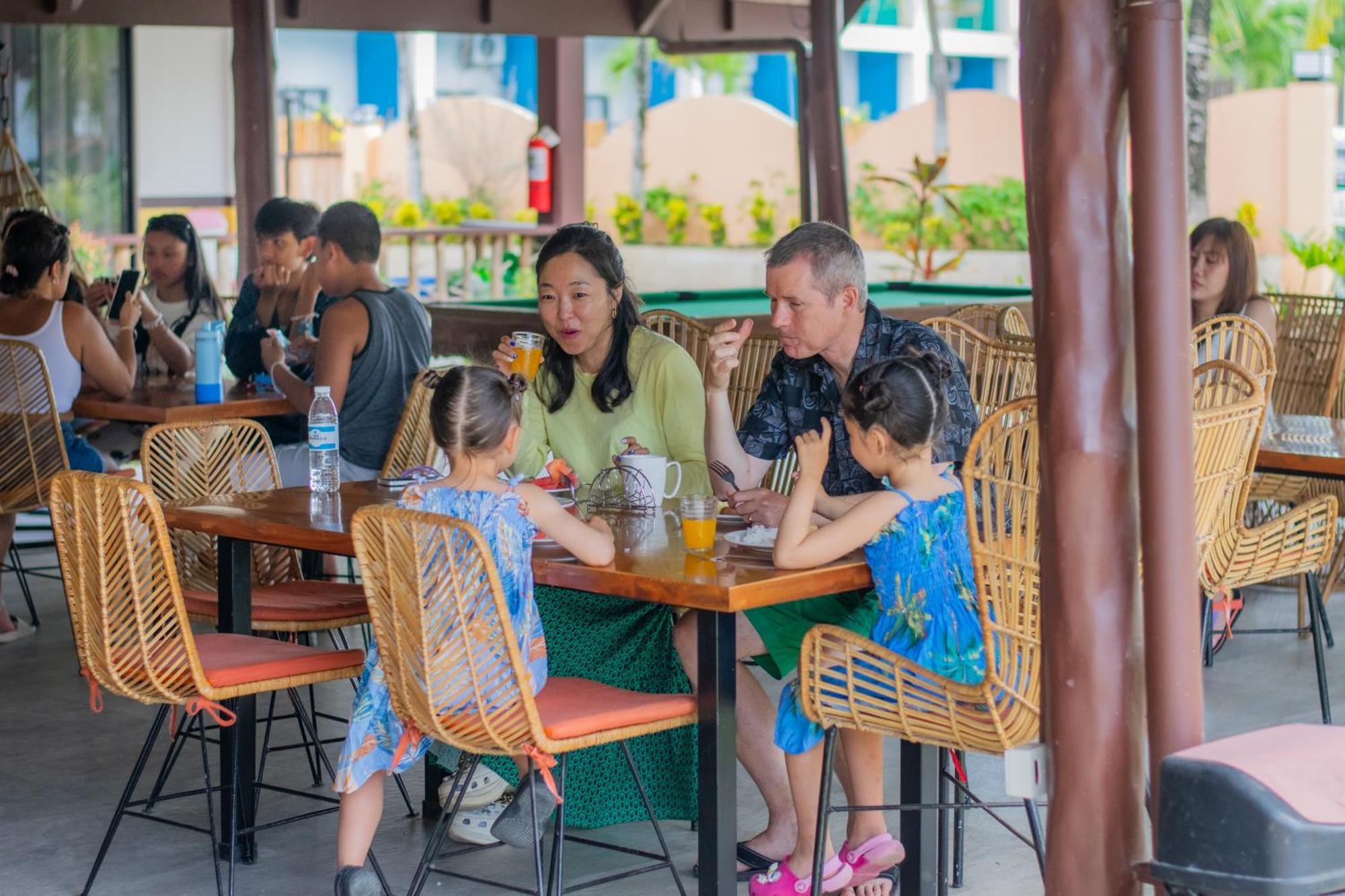 ホテル Abraham Bohol パングラオ エクステリア 写真